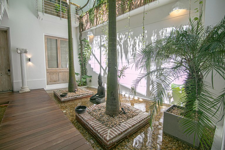 Car027 - Stunning 8 bedroom mansion in Old City