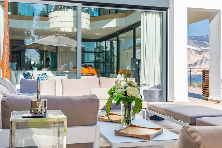 Azu007 - Villa with rooftop infinity pool, French Riviera