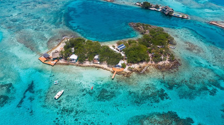 Car086 - Ile privée avec 4 chalets aux Iles du Rosaire