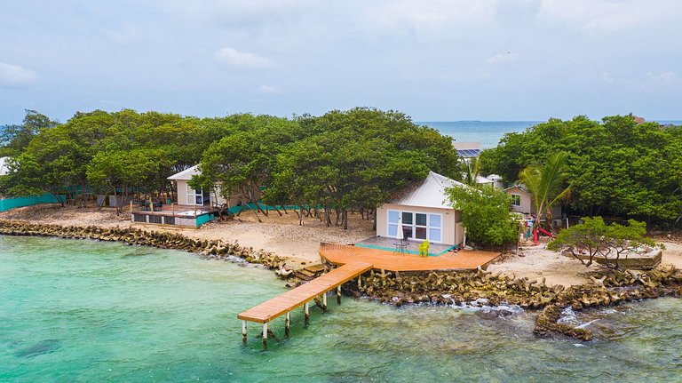 Car086 - Ile privée avec 4 chalets aux Iles du Rosaire
