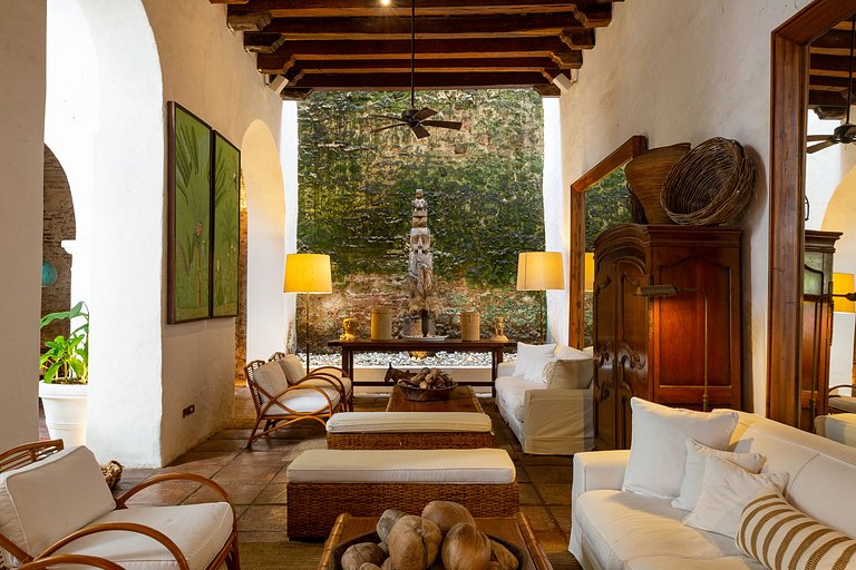 Car058 - Wonderful colonial house in Cartagena's Old City