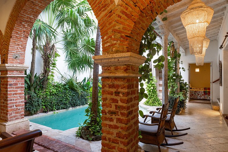 Car090 - Casa colonial com piscina na Cidade Velha