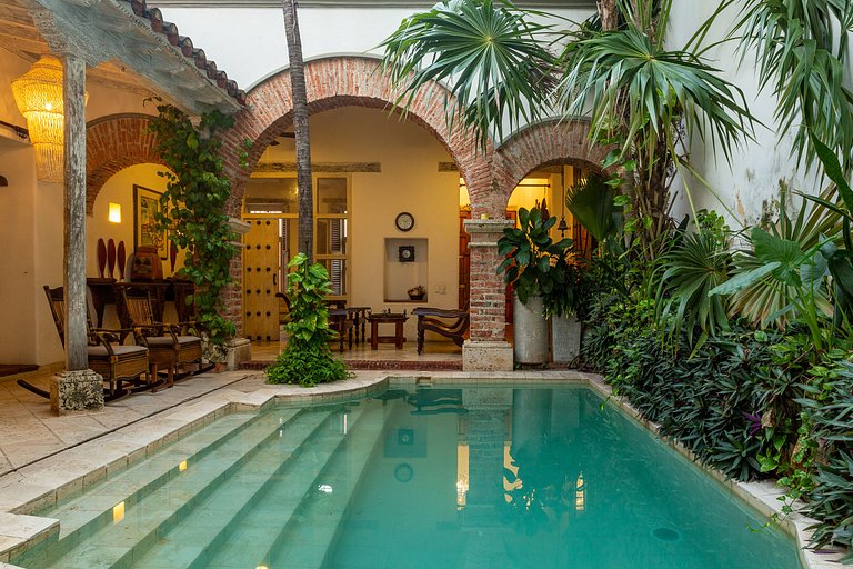 Car090 - Casa colonial con piscina en el Centro Historico