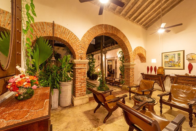 Car090 - Casa colonial com piscina na Cidade Velha