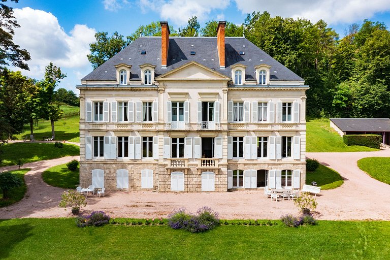 Auv001 - Castle near Vichy