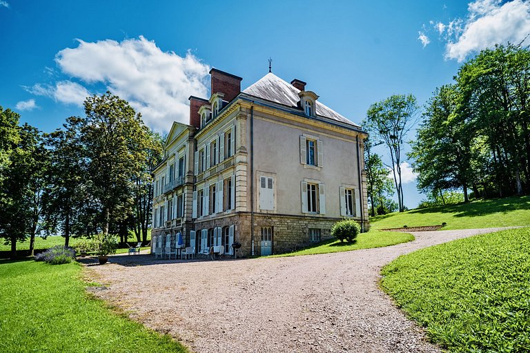 Auv001 - Castle near Vichy
