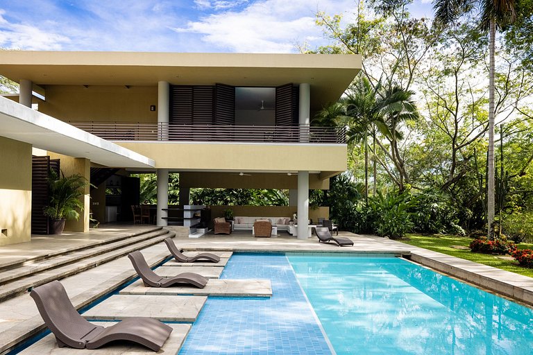 Anp020 - Casa com piscina, jacuzzi e churrasqueira