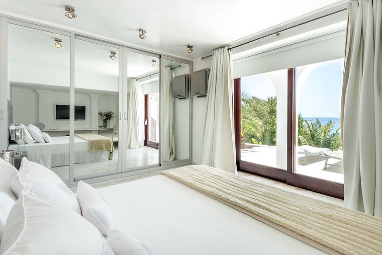 Ibi016 - Beautiful Villa in Ibiza