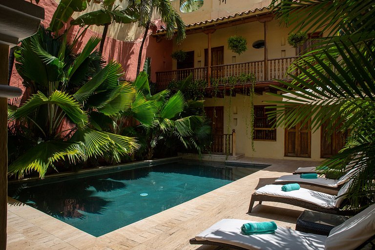 Car056 - Charming 7 bedroom colonial house in Cartagena