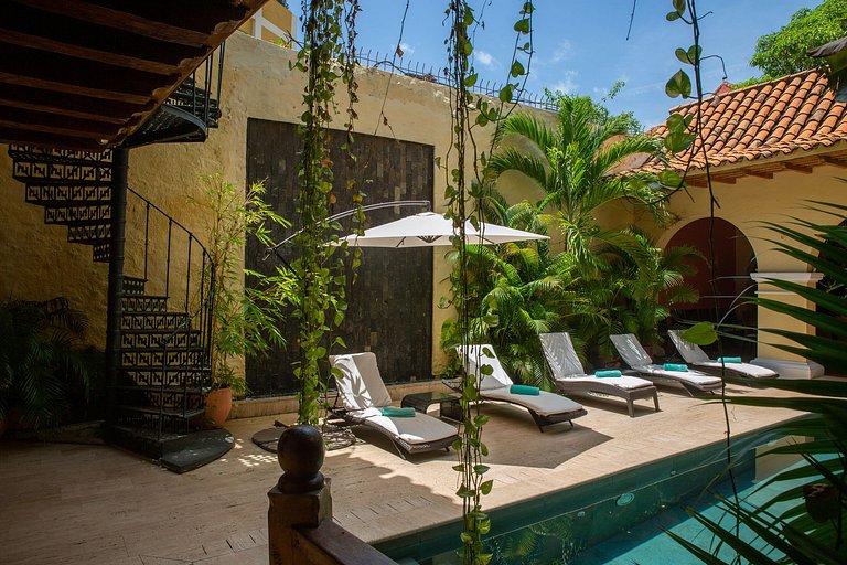 Car056 - Charming 7 bedroom colonial house in Cartagena