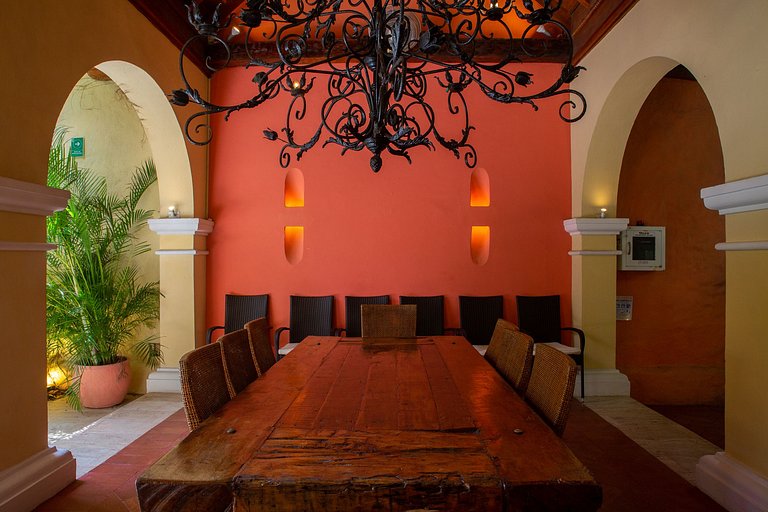 Car056 - Charming 7 bedroom colonial house in Cartagena