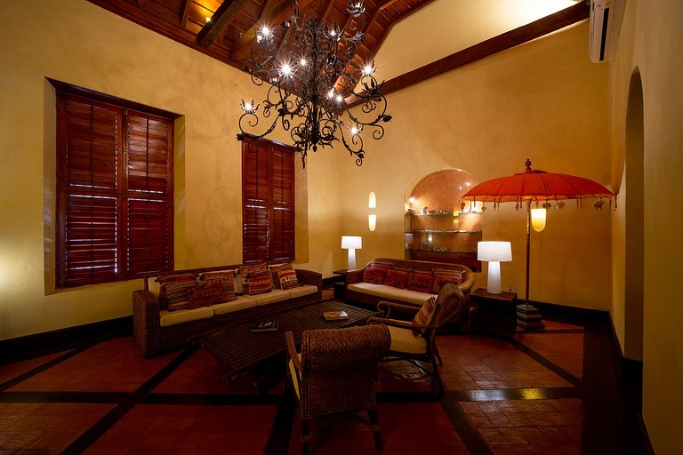 Car056 - Charming 7 bedroom colonial house in Cartagena
