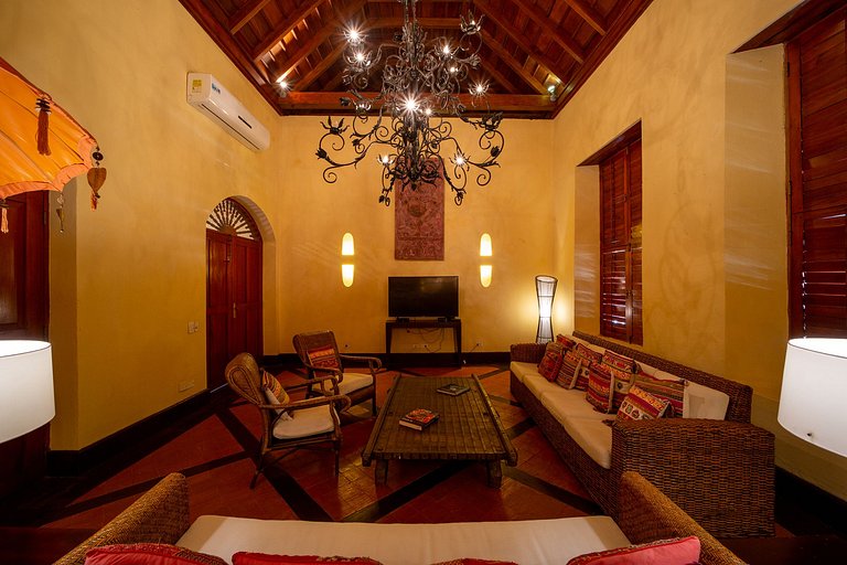 Car056 - Charming 7 bedroom colonial house in Cartagena