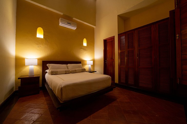 Car056 - Charming 7 bedroom colonial house in Cartagena