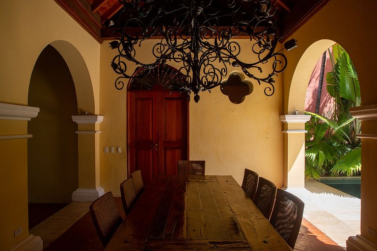 Car056 - Charming 7 bedroom colonial house in Cartagena