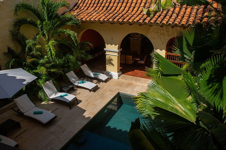 Car056 - Charming 7 bedroom colonial house in Cartagena