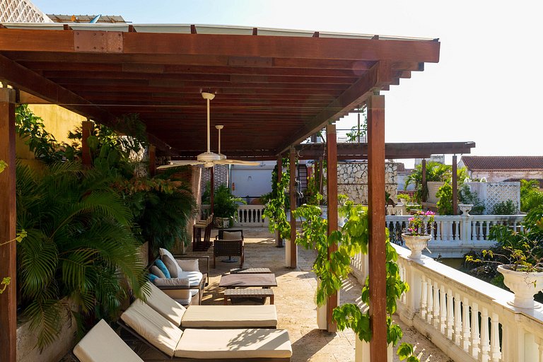 Car046 - Historic villa with 3 large suites in Cartagena