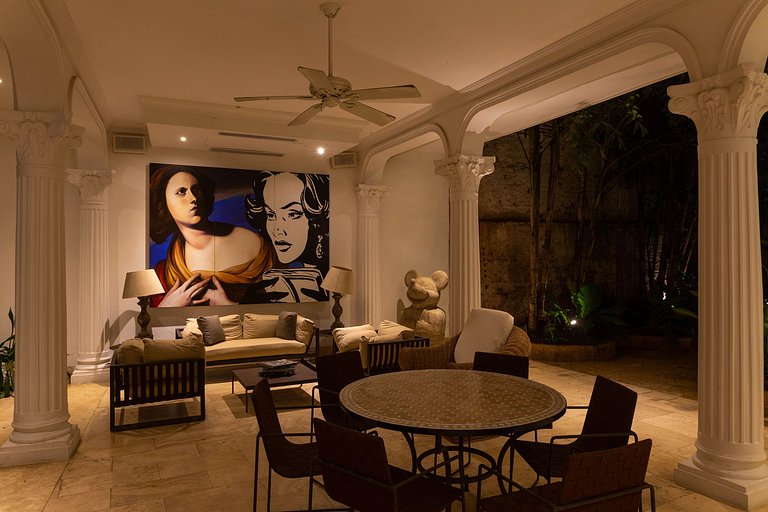 Car046 - Historic villa with 3 large suites in Cartagena