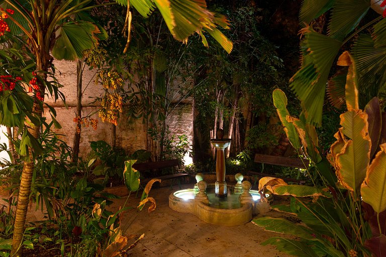 Car046 - Historic villa with 3 large suites in Cartagena