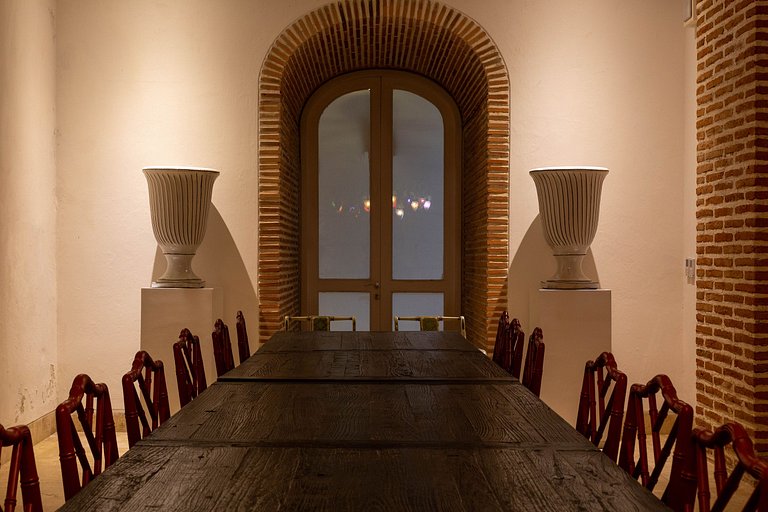 Car046 - Historic villa with 3 large suites in Cartagena