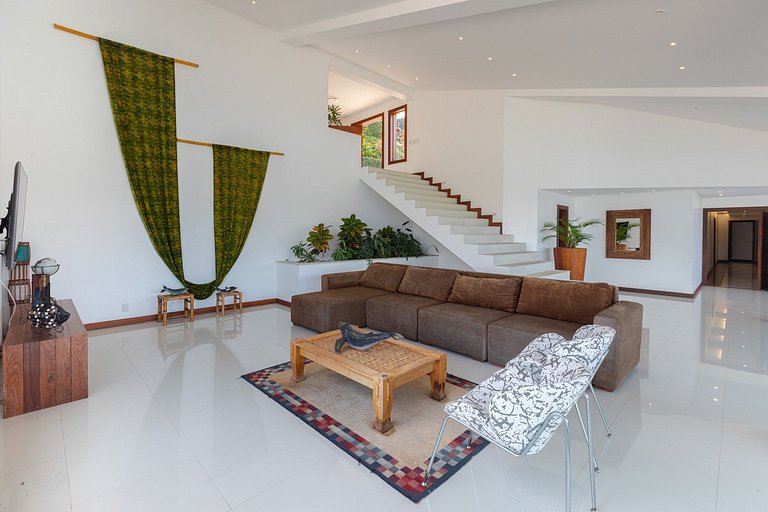 Ang006 - Magnificent 8 bedroom house with pool in Angra