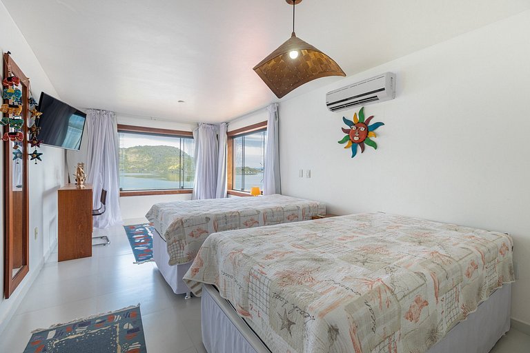 Ang006 - Magnificent 8 bedroom house with pool in Angra