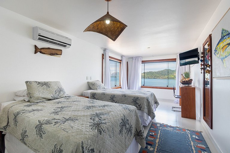 Ang006 - Magnificent seafront house in Angra