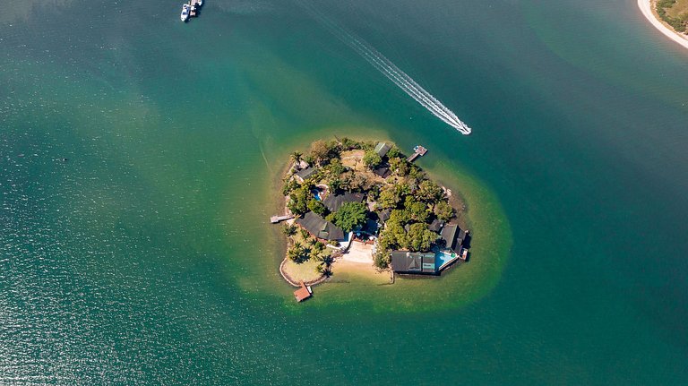 Ang004 - Splendid island with 9 suites in Angra
