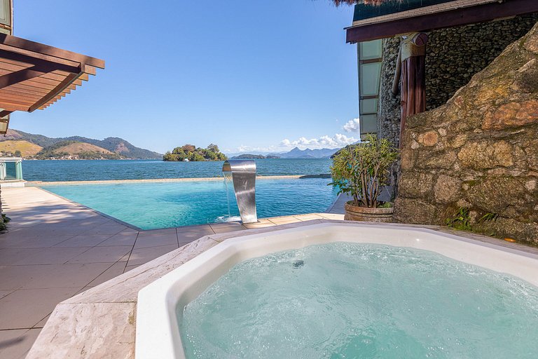 Ang004 - Splendid island with 9 suites in Angra