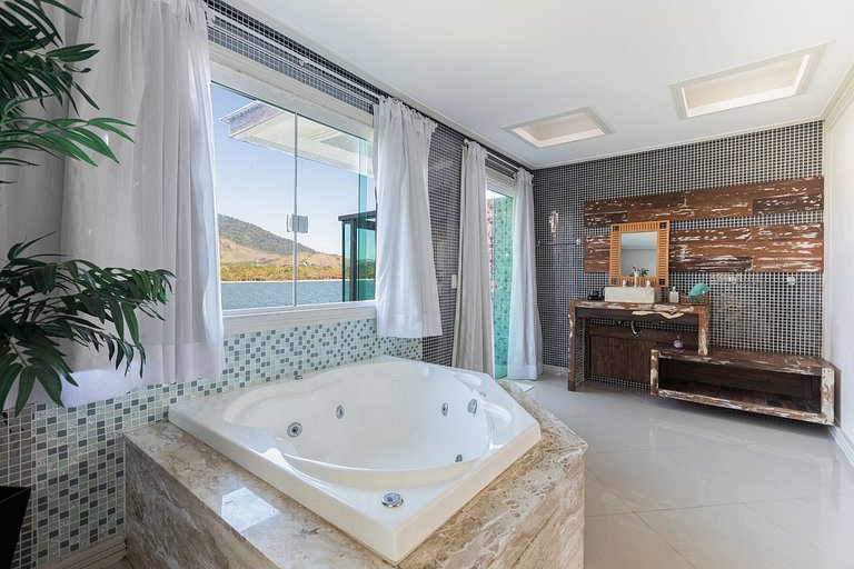 Ang004 - Splendid island with 9 suites in Angra