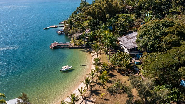 Ang049 - Bela casa em ilha em Angra dos Reis