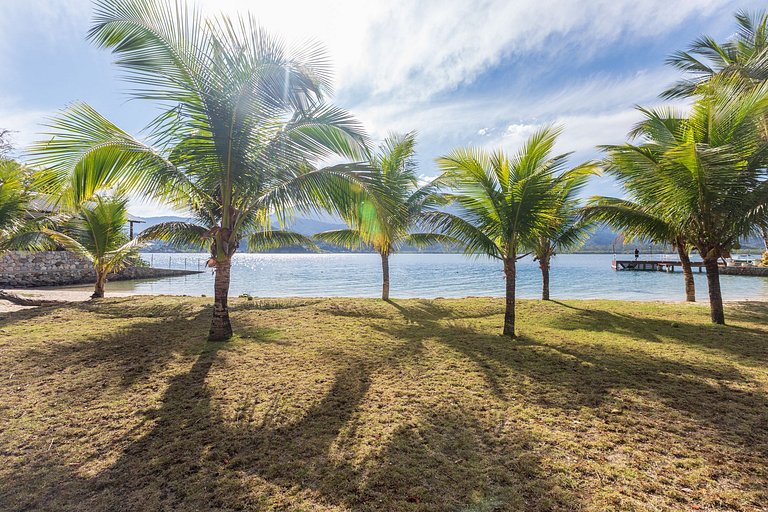 Ang049 - Bela casa em ilha em Angra dos Reis
