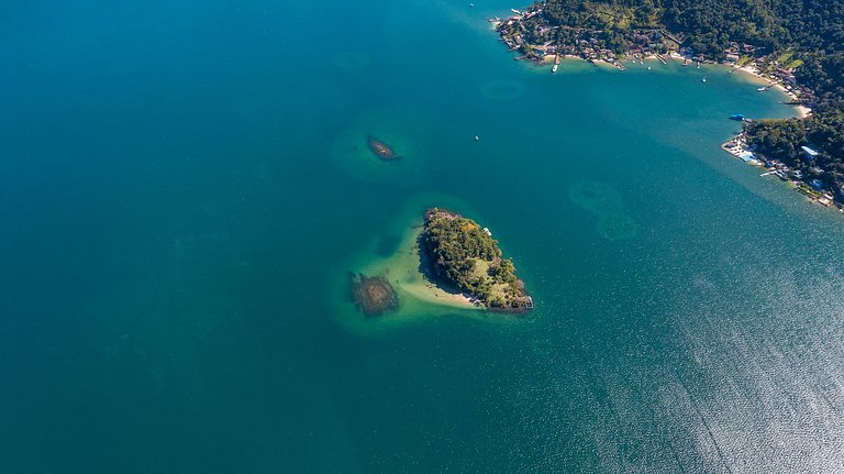 Ang049 - Bela casa em ilha em Angra dos Reis