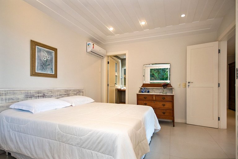 Buz030 - Hermosa casa con piscina en Village da Ferradura