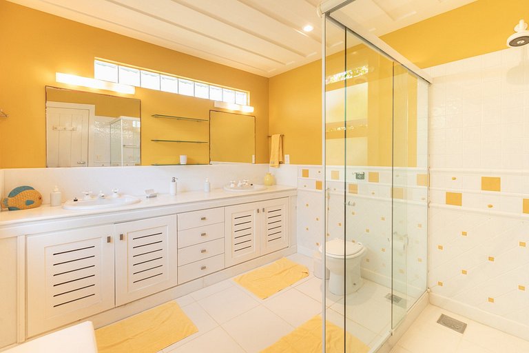 Buz043 - Luxury villa with sea front pool in Buzios