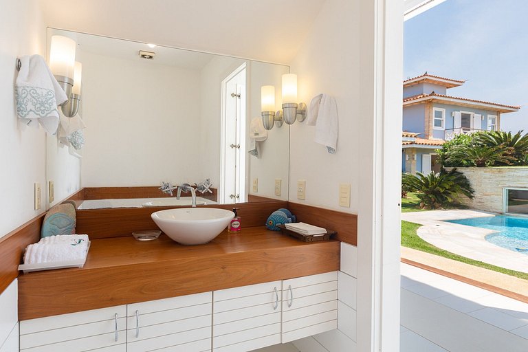 Buz043 - Luxury villa with sea front pool in Buzios