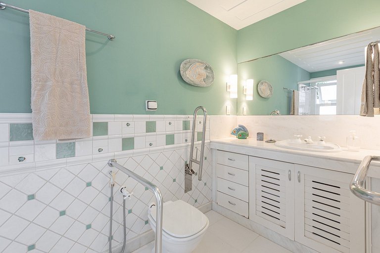 Buz043 - Luxury villa with sea front pool in Buzios