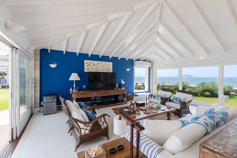 Buz043 - Luxury villa with sea front pool in Buzios