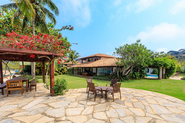 House, Búzios, Praia da Ferradura, five suites.