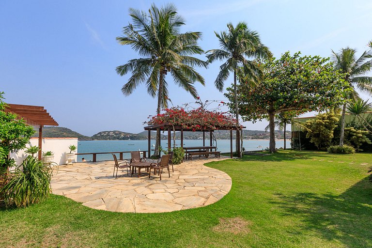 House, Búzios, Praia da Ferradura, five suites.