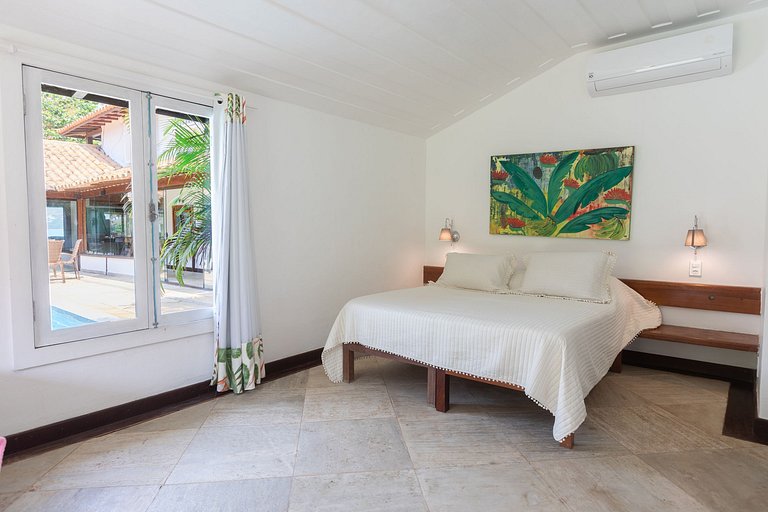 House, Búzios, Praia da Ferradura, five suites.