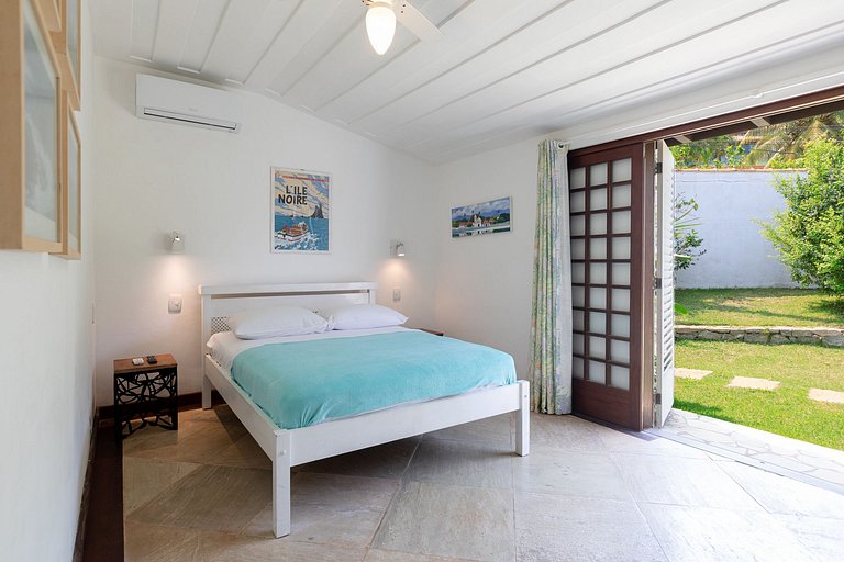 House, Búzios, Praia da Ferradura, five suites.