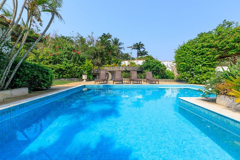 House, Búzios, Praia da Ferradura, five suites.