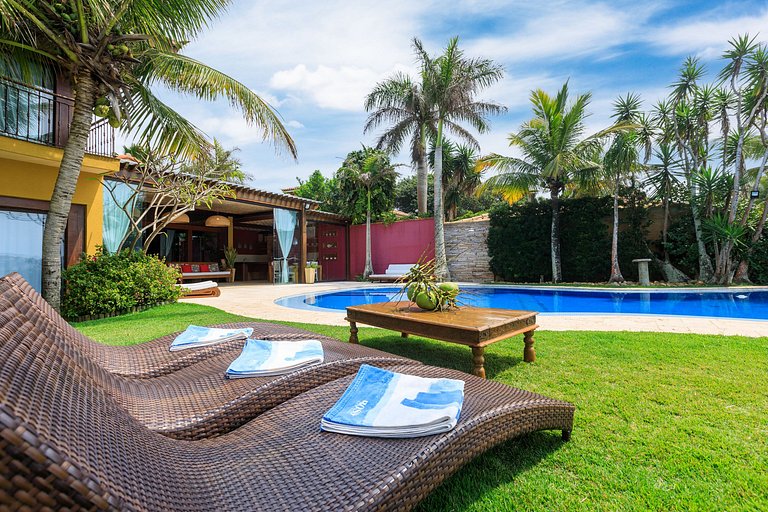 Buz008 - Luxuosa casa com piscina em frente ao mar em Buzios