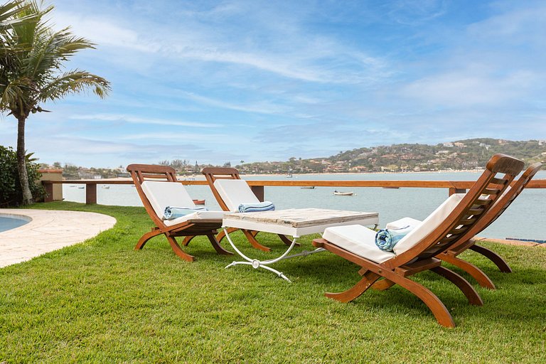 Buz008 - Luxuosa casa com piscina em frente ao mar em Buzios
