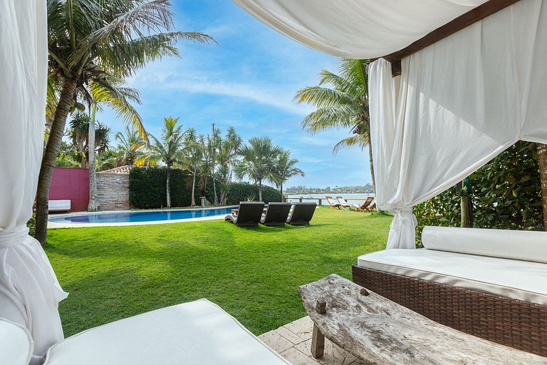 Buz008 - Luxuosa casa com piscina em frente ao mar em Buzios