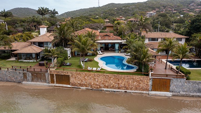 Buz008 - Luxuosa casa com piscina em frente ao mar em Buzios