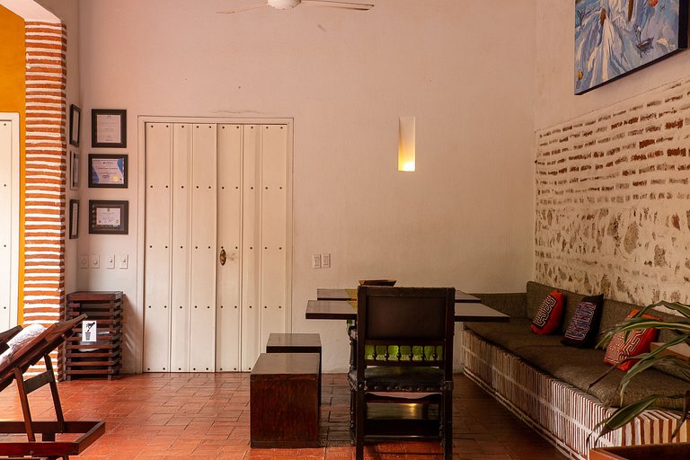 Car078 - Beautiful 6 bedroom colonial home in Old City