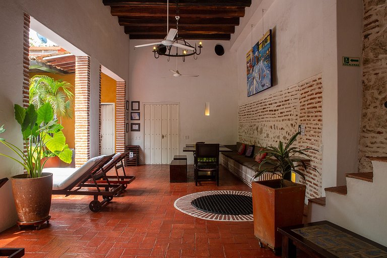 Car078 - Beautiful 6 bedroom colonial home in Old City