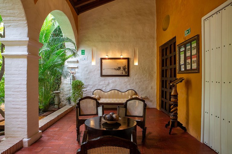 Car078 - Beautiful 6 bedroom colonial home in Old City